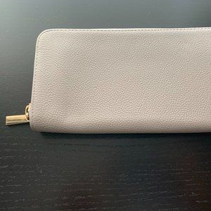 DISCOUNT SHIPPING: Target Zip-Up Clutch